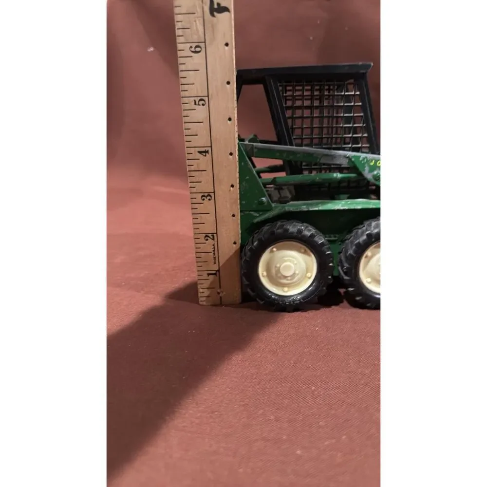 Ertl John Deere Skid Steer Loader Diecast Construction Toy
